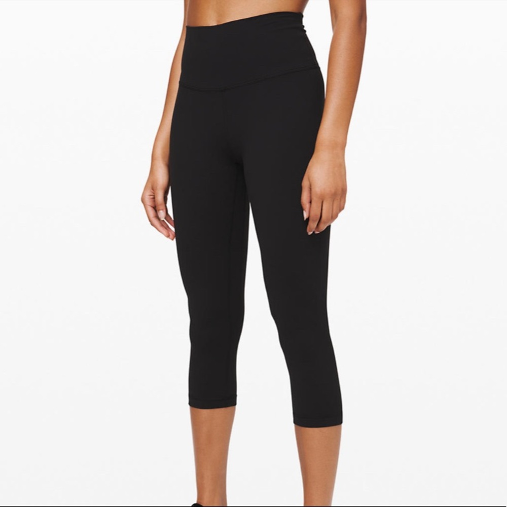 Lululemon Size 4 high waisted cropped leggings